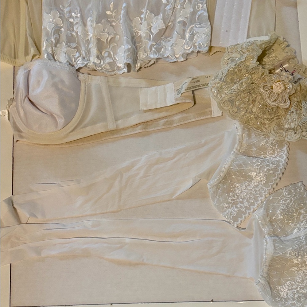 Bridal Keepsafe Box - Picture 2 of 10